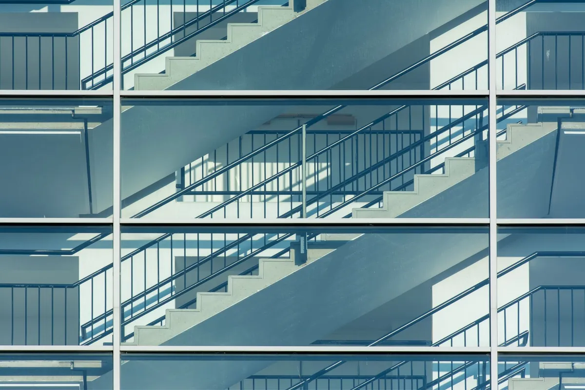 Escaleras, suelos y mobiliario de vidrio · Lloret de Mar